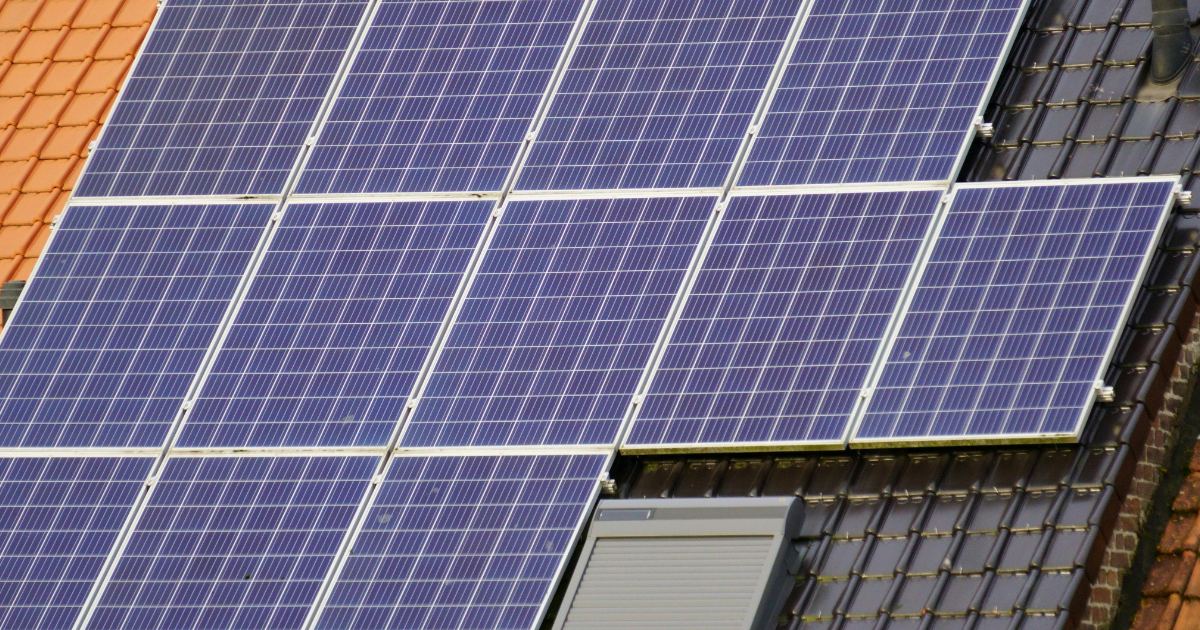 Guide expert du solaire photovoltaïque : Batterie Solaire pour Panneaux Photovoltaïques : Prix, Utilité et Rentabilité